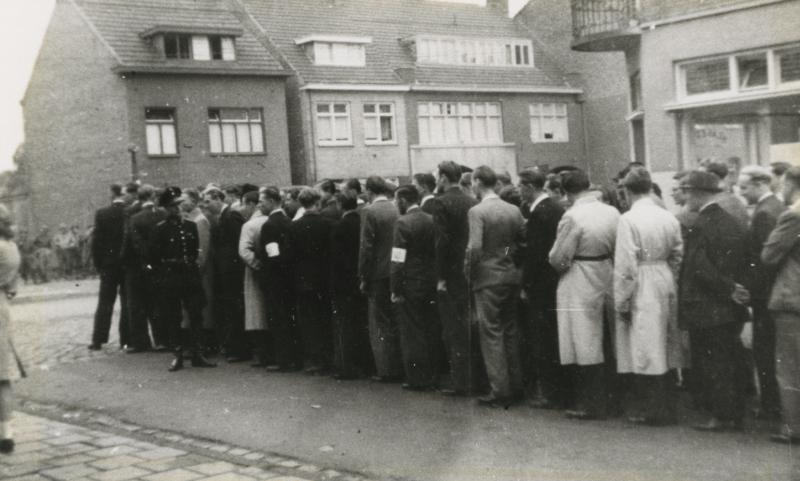 Aanmelding van vrijwilligers voor de Ordedienst op de Caumerweg - Heerlebaan (17-09-1944)